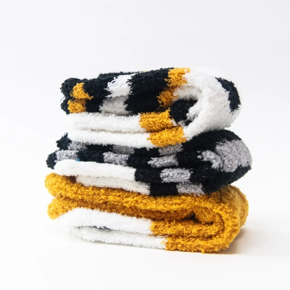 Fuzzy Cat Paw Socks Set - Black, Orange, White - Picture 5 of 6